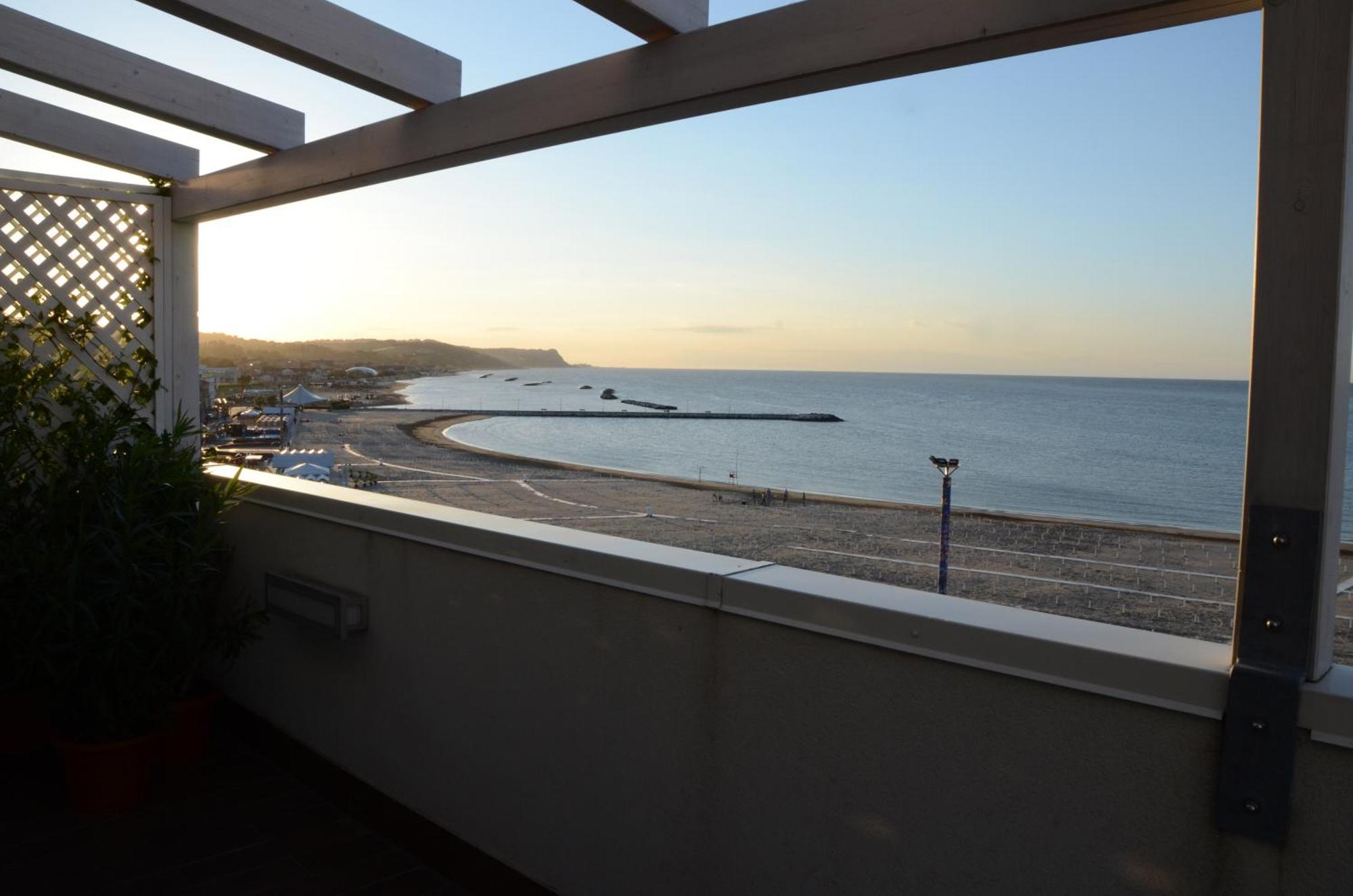 Astoria Hotel Pesaro Exterior photo