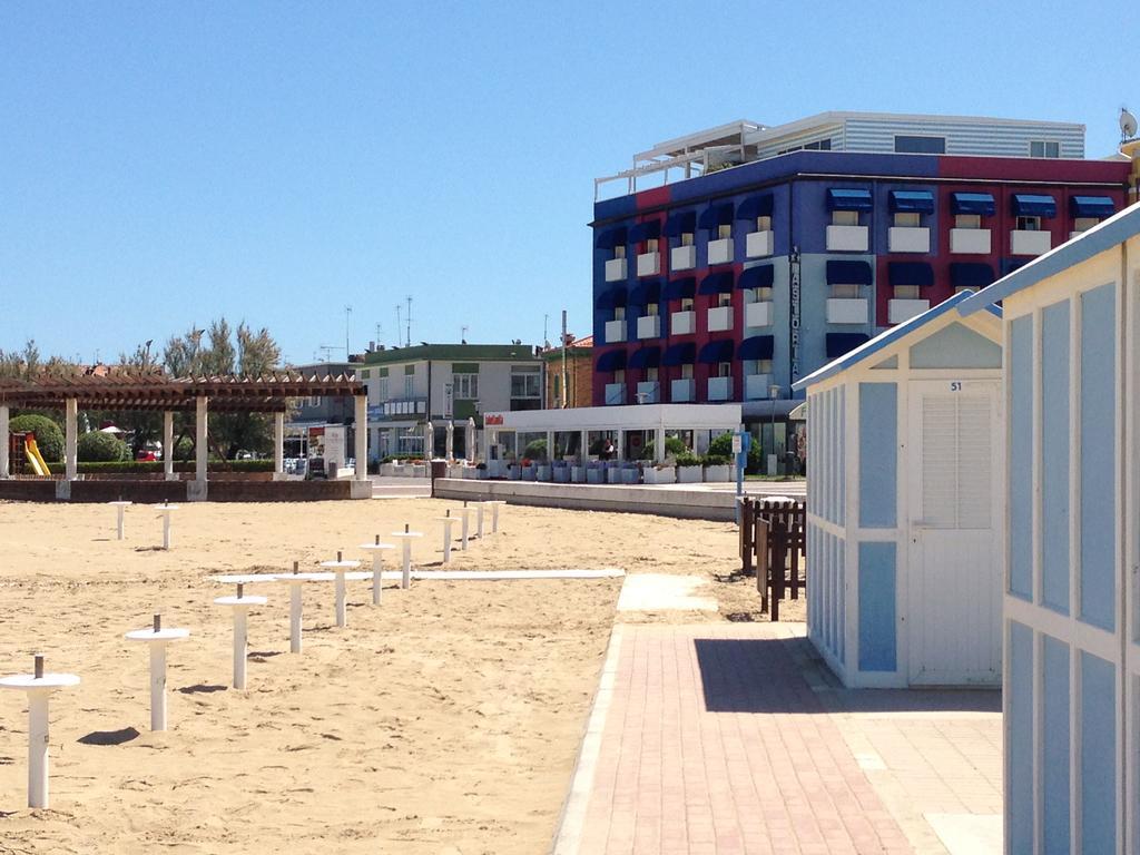 Astoria Hotel Pesaro Exterior photo