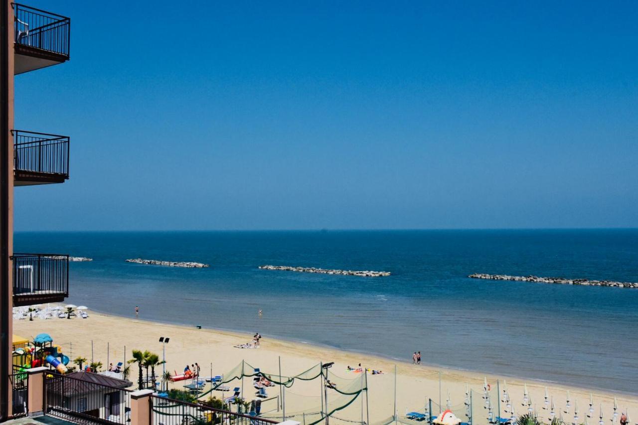Astoria Hotel Pesaro Exterior photo